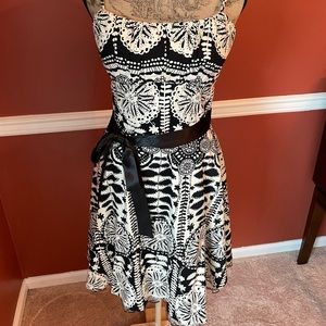 Alyn Paige black and beige spaghetti strap dress. Size 8